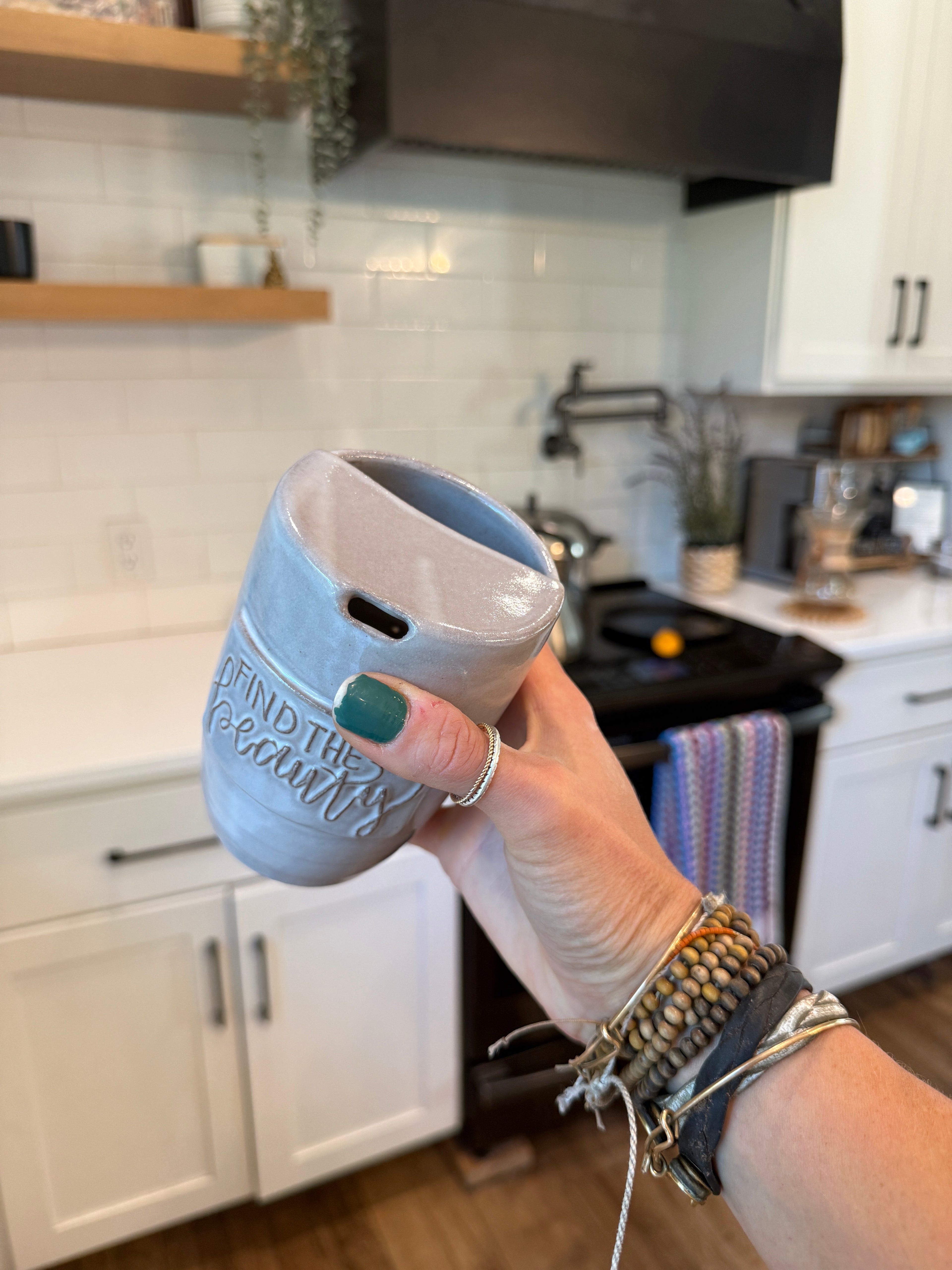 Find the Beauty mug (PRE-ORDER), to-go style 16 ounce